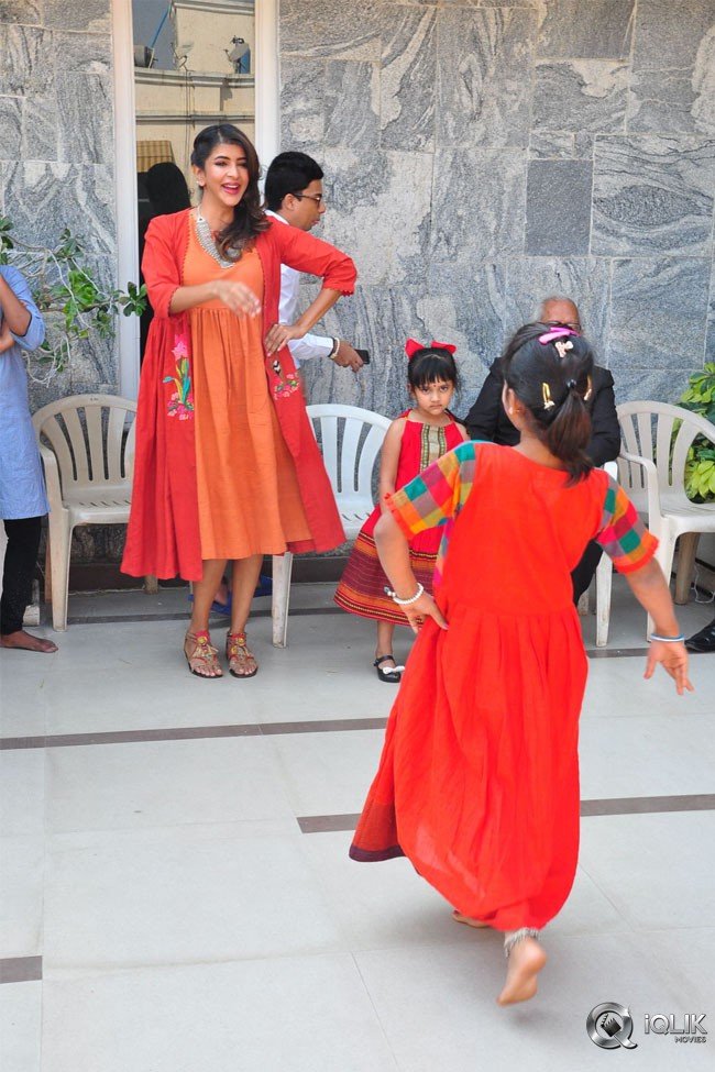Lakshmi-Manchu-Celebrates-Sankranthi-With-Kids-From-Govt-Schools
